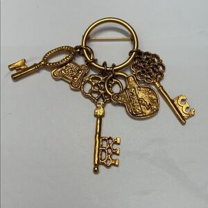 Matte Gold Key and Lock Charm Brooch